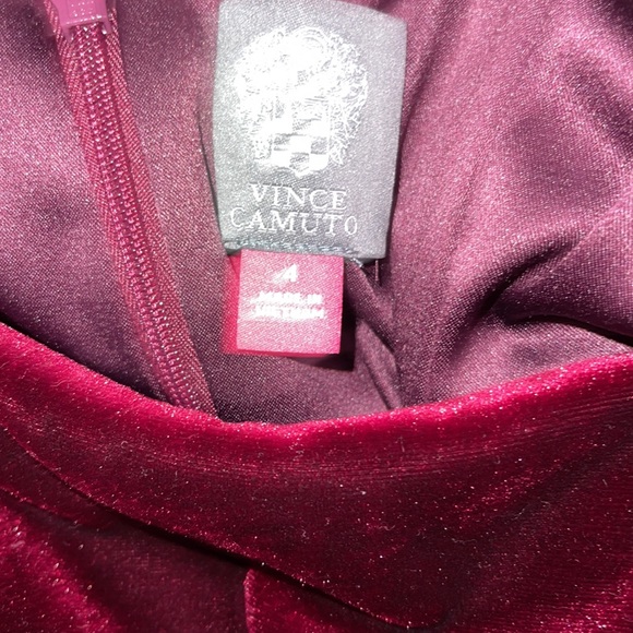 Vince Camuto Elegant Velour Side scrunch Gown with mini train on hem - Picture 4 of 5